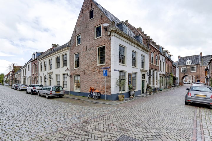 Bekijk foto 48 van Rodeheldenstraat 2