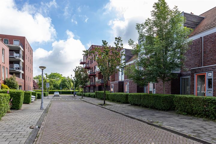 Bekijk foto 40 van Bandoengstraat 39