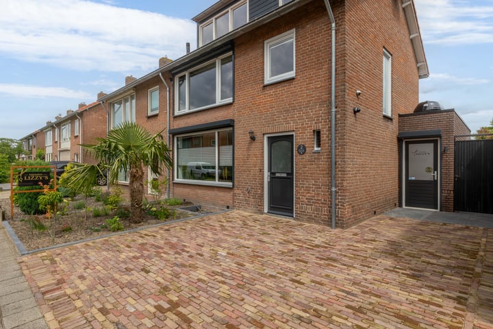 View photo 47 of Burgemeester Smitstraat 2