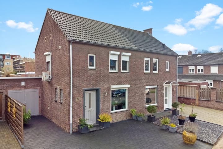 Bekijk foto 1 van Jasmijnstraat 29