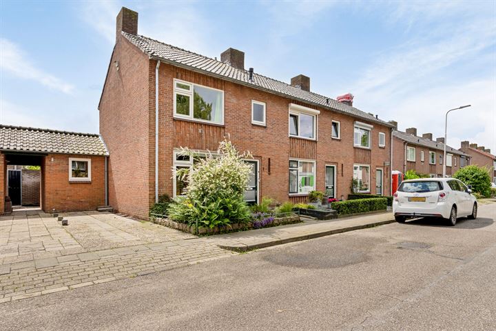 Bekijk foto 5 van Beatrixstraat 7