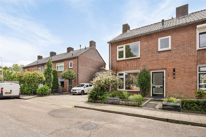 Bekijk foto 6 van Beatrixstraat 7