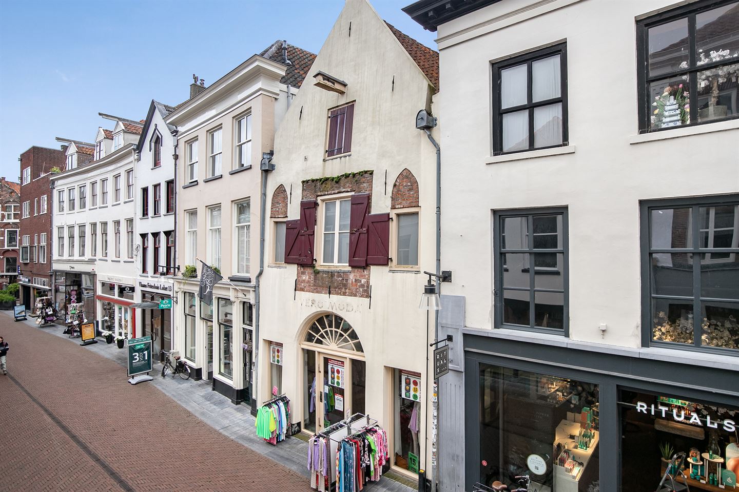 View photo 1 of Beukerstraat 32