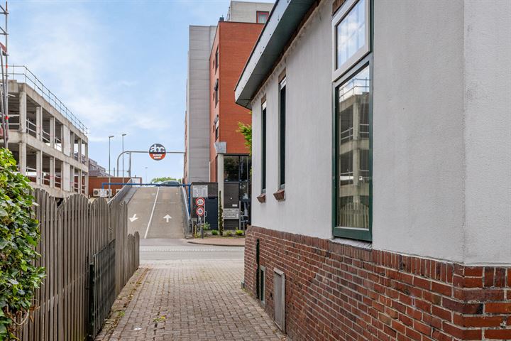 Bekijk foto 48 van van Beresteijnstraat 9