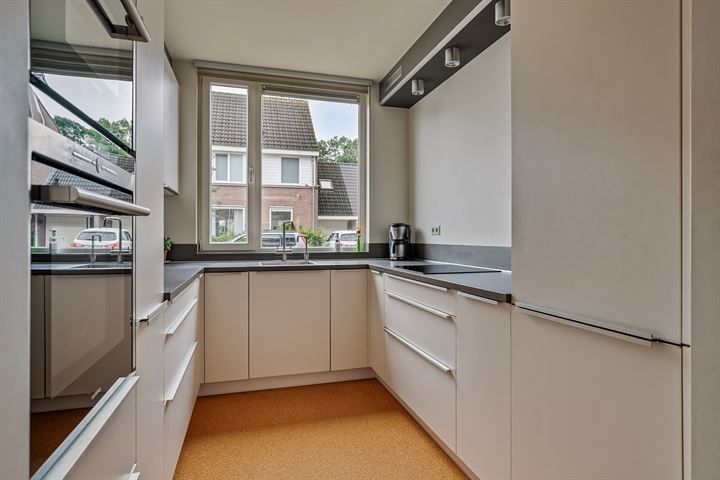 View photo 22 of Bennebroekstraat 25