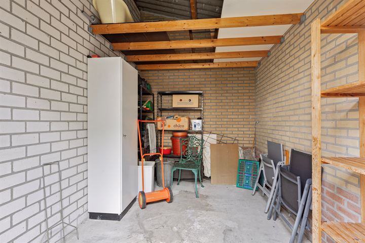 Bekijk foto 35 van Lottistraat 19