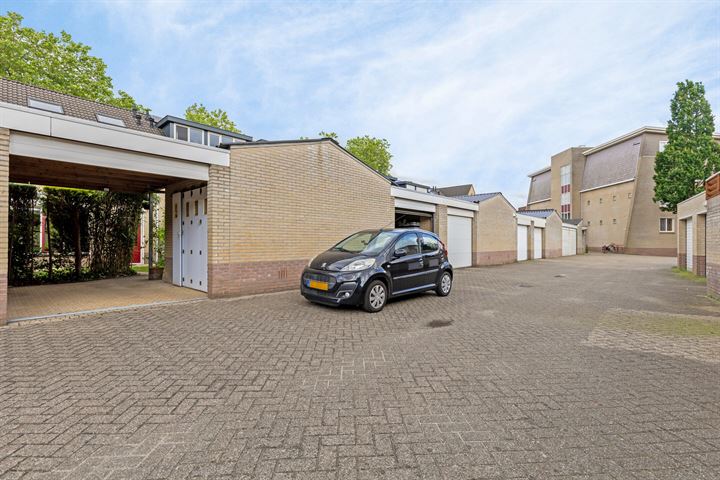 Bekijk foto 34 van Lottistraat 19