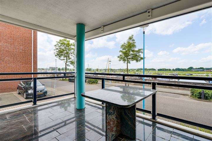 View photo 13 of Maasboulevard 57