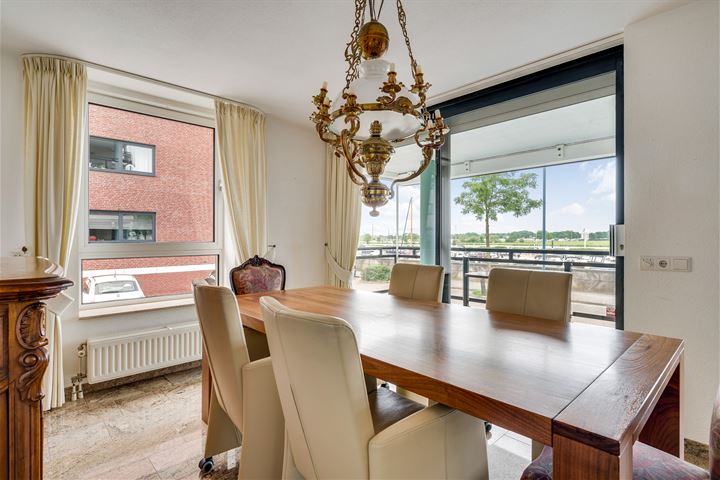 View photo 11 of Maasboulevard 57