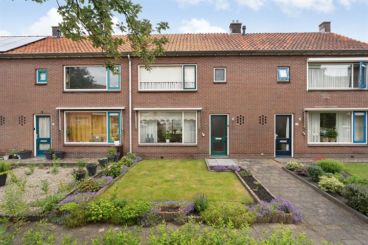 Bekijk foto 1 van Hulststraat 15