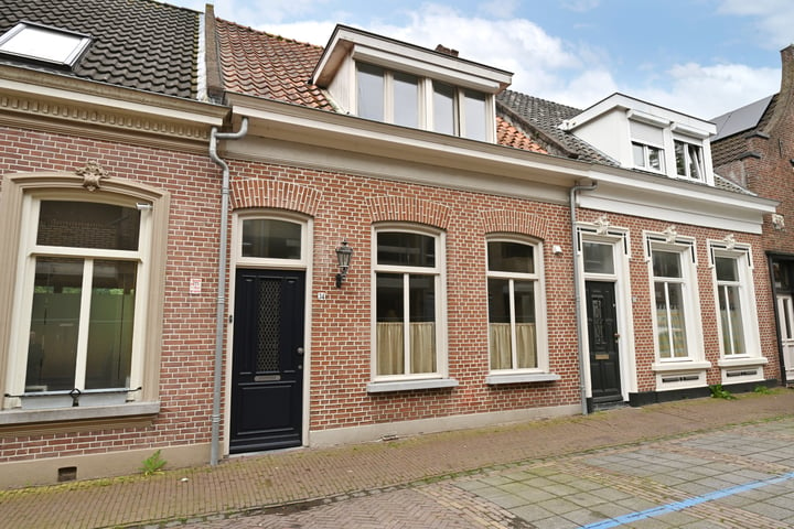 View photo 2 of Berenstraat 34