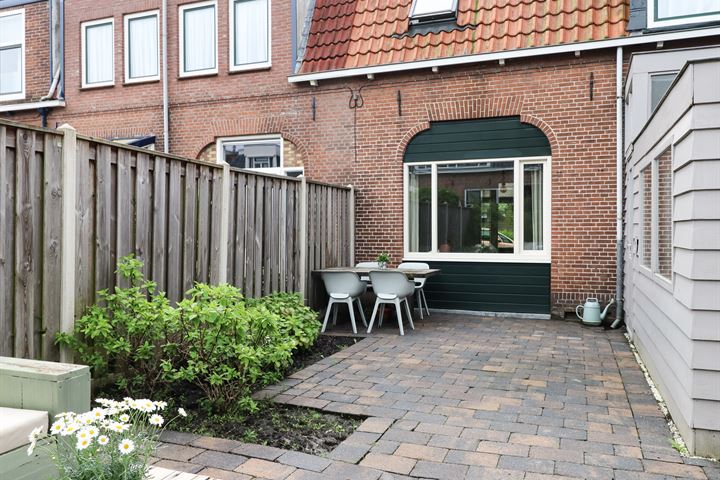 View photo 50 of Emmastraat 19