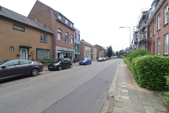 View photo 2 of Bunderstraat 141