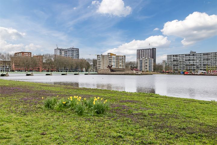 Bekijk foto 37 van A. Noordewier-Reddingiuslaan 17