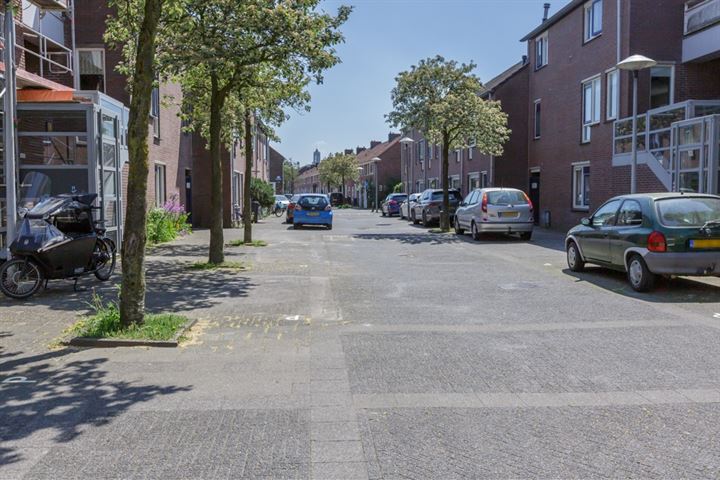 View photo 40 of Zilvergeldstraat 85