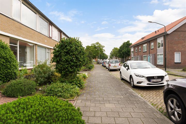 Bekijk foto 52 van van Cronenborgstraat 7