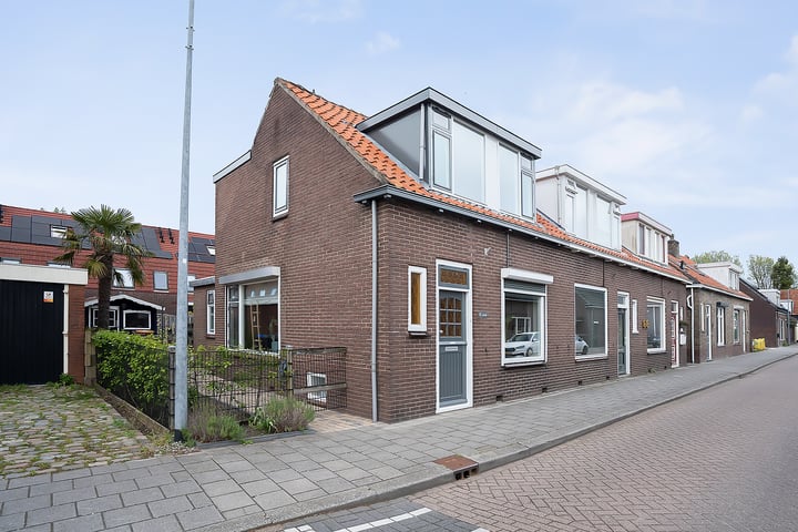 View photo 1 of Emmastraat 49