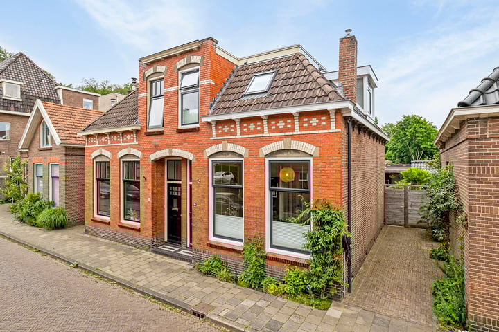 Bekijk foto 1 van Oosterhoutstraat 104