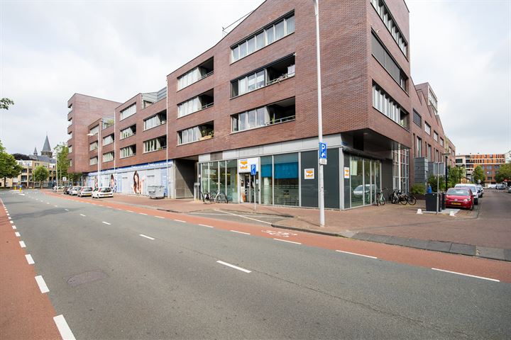 View photo 1 of Zeeuwsestraat 4