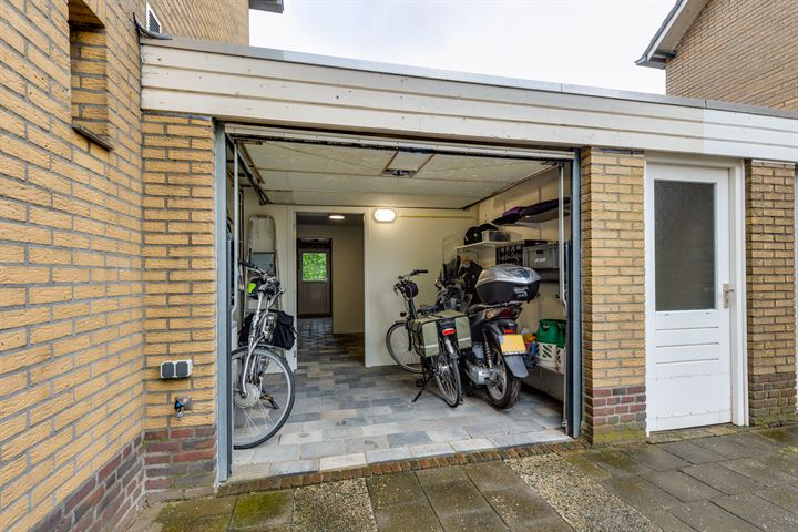 Bekijk foto 39 van Goudenregenstraat 15