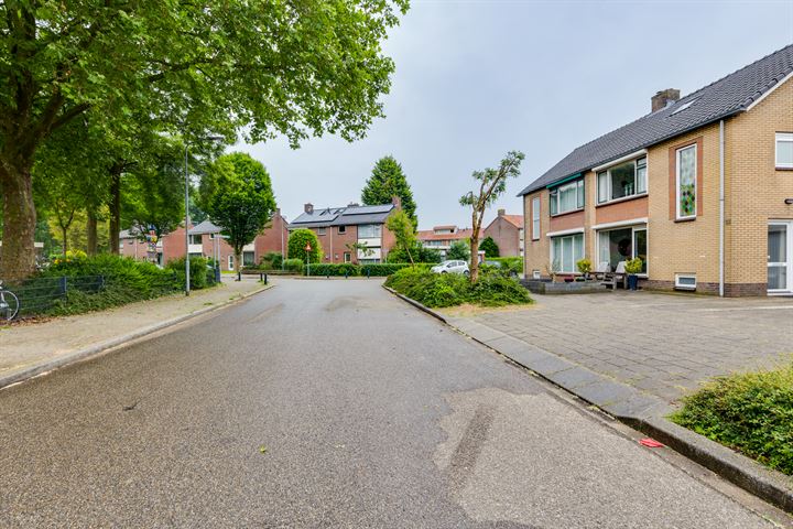 View photo 69 of Goudenregenstraat 15