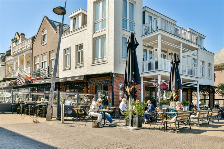 Bekijk foto 43 van Brederodestraat 23