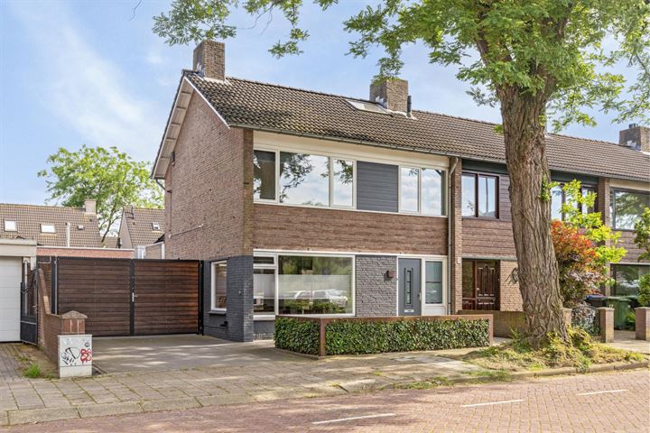 Bekijk foto 1 van Pieter Zeemanstraat 17