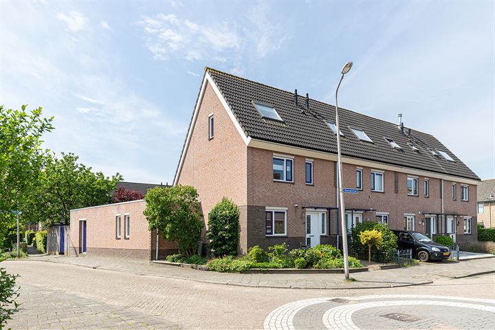 View photo 1 of Zwaluwstraat 43