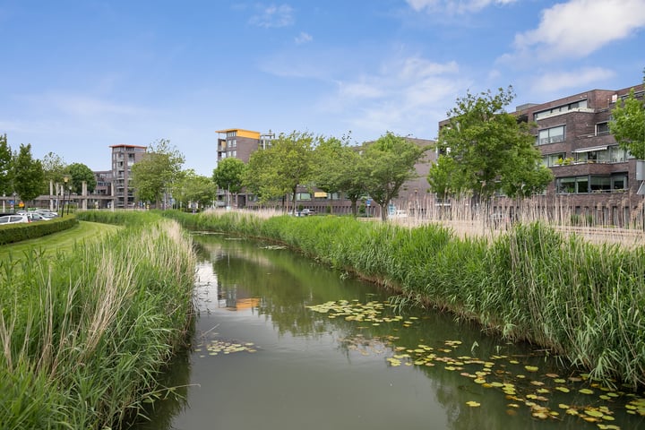 Bekijk foto 34 van Middeldijkerplein 152