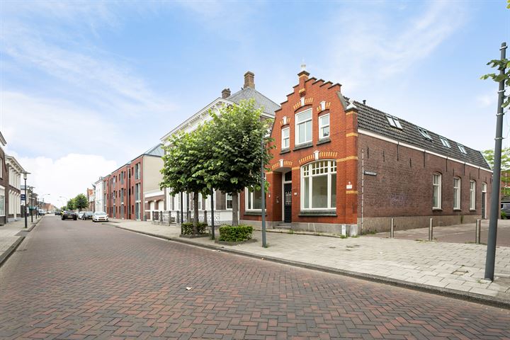 Bekijk foto 2 van Grotestraat 107