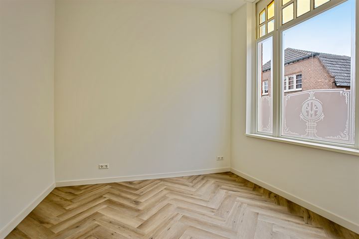 View photo 17 of Grotestraat 107