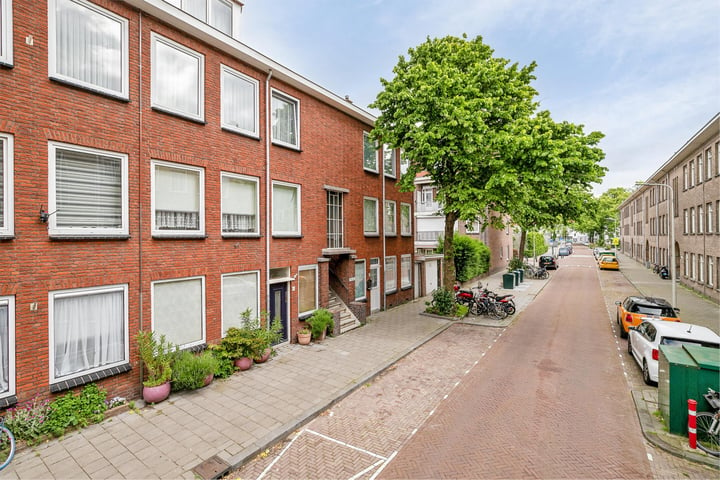 View photo 2 of Van Ruysbroekstraat 81