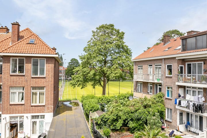 View photo 32 of Van Ruysbroekstraat 81