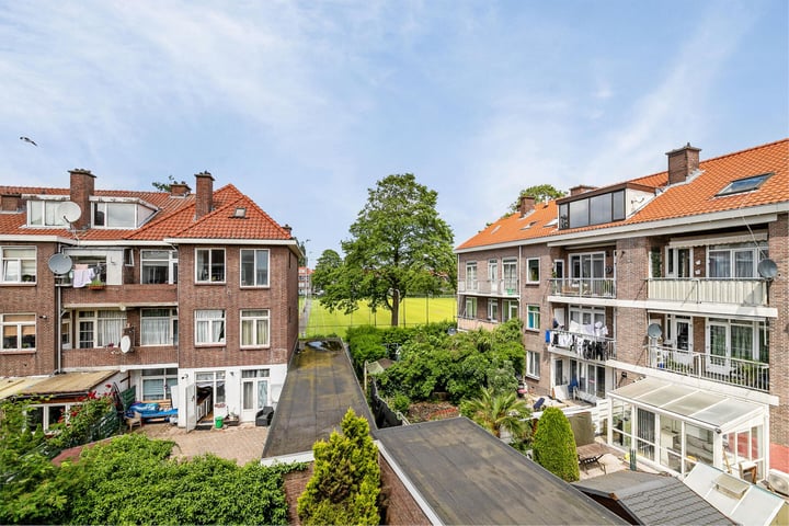 View photo 33 of Van Ruysbroekstraat 81