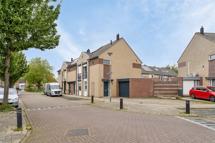 Bekijk foto 21 van Pater Schaadstraat 17