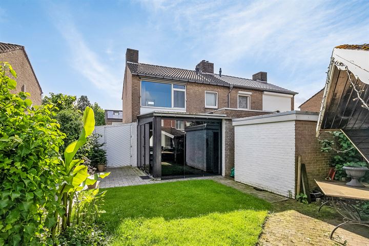 Bekijk foto 30 van Pater Bleijsstraat 15