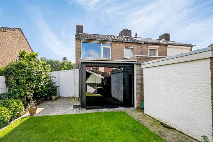 Bekijk foto 31 van Pater Bleijsstraat 15