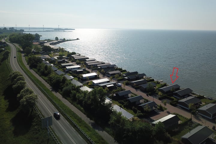 View photo 1 of Zuiderdijk 1-B030