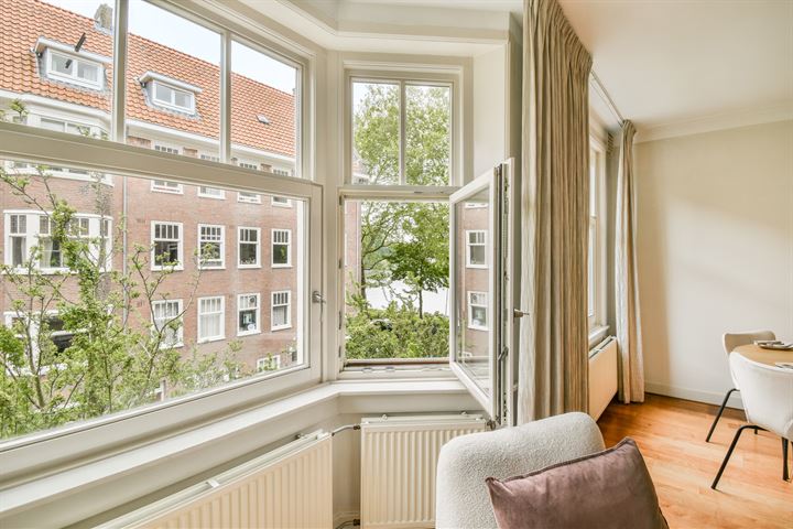 Bekijk foto 13 van Vogelenzangstraat 62-2