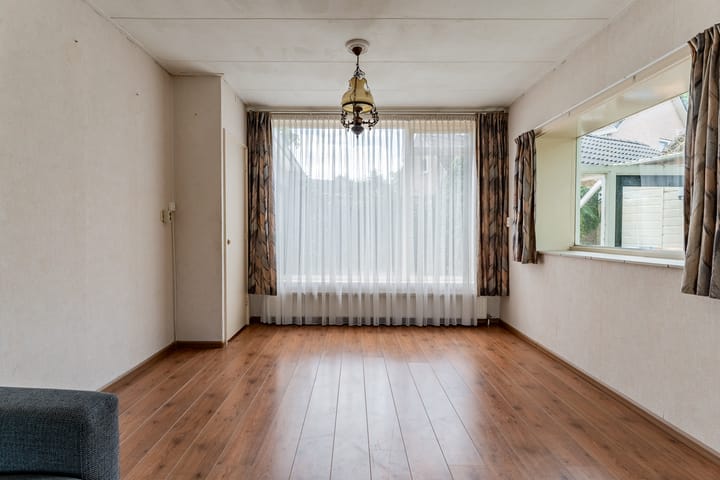 Foto 16 van Julianalaan 4