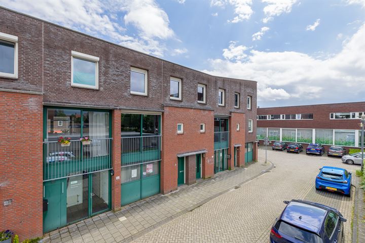 Bekijk foto 32 van Marijkestraat 48