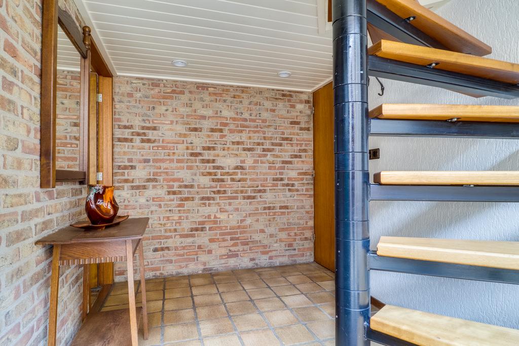 Photo 9 of Overeind 86