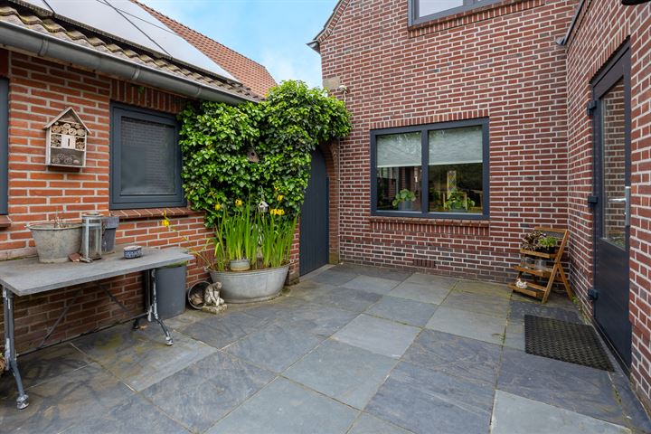 View photo 35 of Emmastraat 79