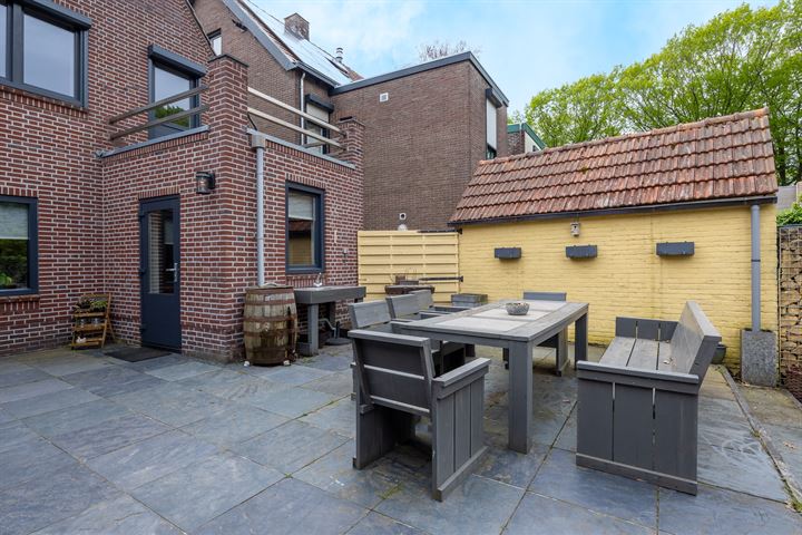 Bekijk foto 37 van Emmastraat 79