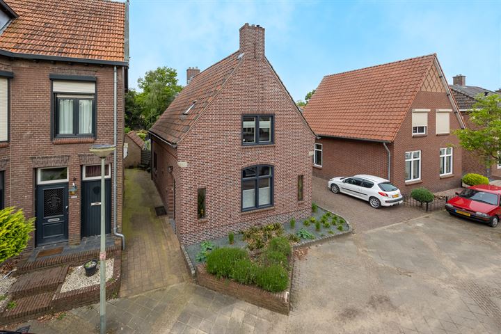 View photo 60 of Emmastraat 79