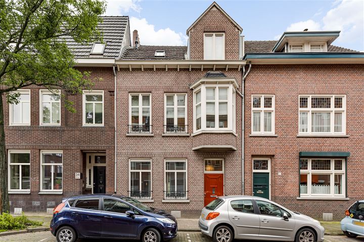 Bekijk foto 1 van Begijnhofstraat 32