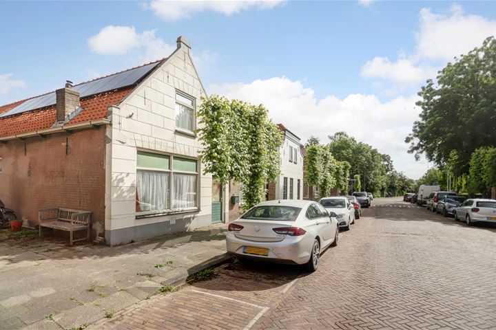 View photo 9 of Voorstraat 17