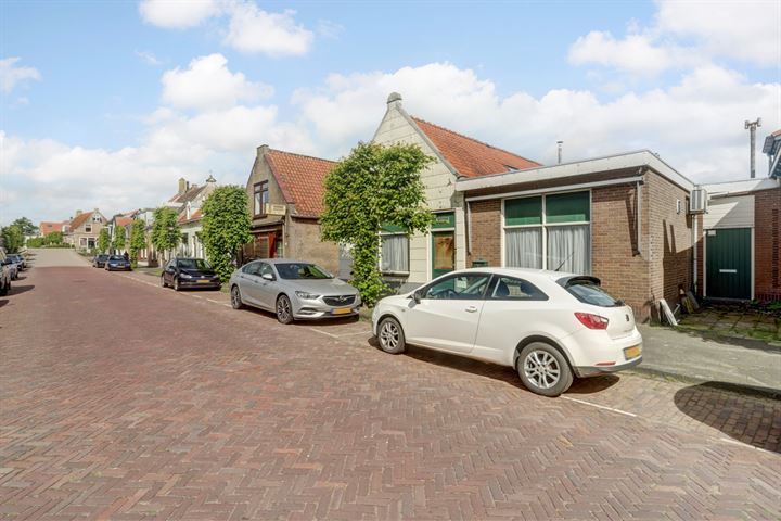 View photo 10 of Voorstraat 17