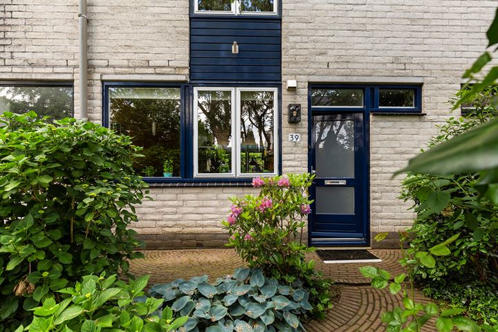 Bekijk foto 2 van Van Brerostraat 39