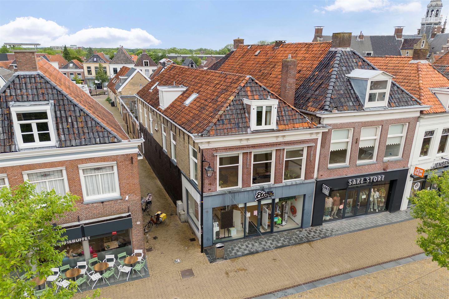 View photo 2 of Voorstraat 20